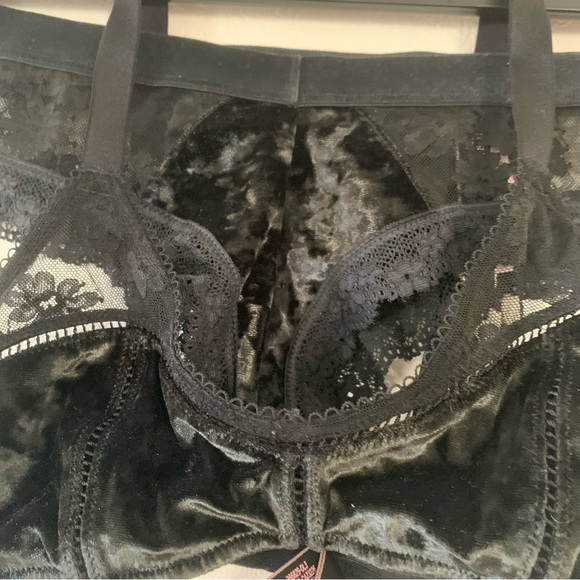 Victoria’s Secret Velvet Bralet and Panty Set - Picture 5 of 5